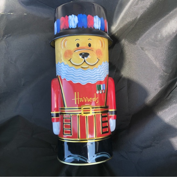 Harrods Beefeater Bear Collectable Piggy Bank - Originally a shortbread Tin. - Picture 2 of 7